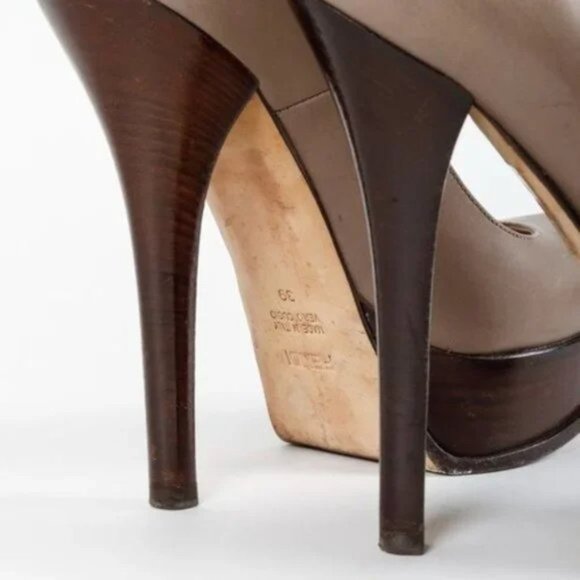 Fendi Fendista Taupe Leather Pumps - Picture 10 of 10
